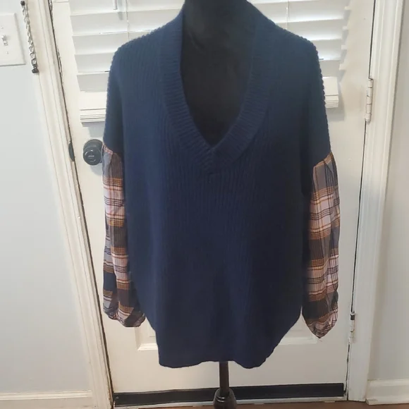 Jessica Simpson V-Neck Sweater in Navy with Plaid Sleeves - Picture 1 of 9